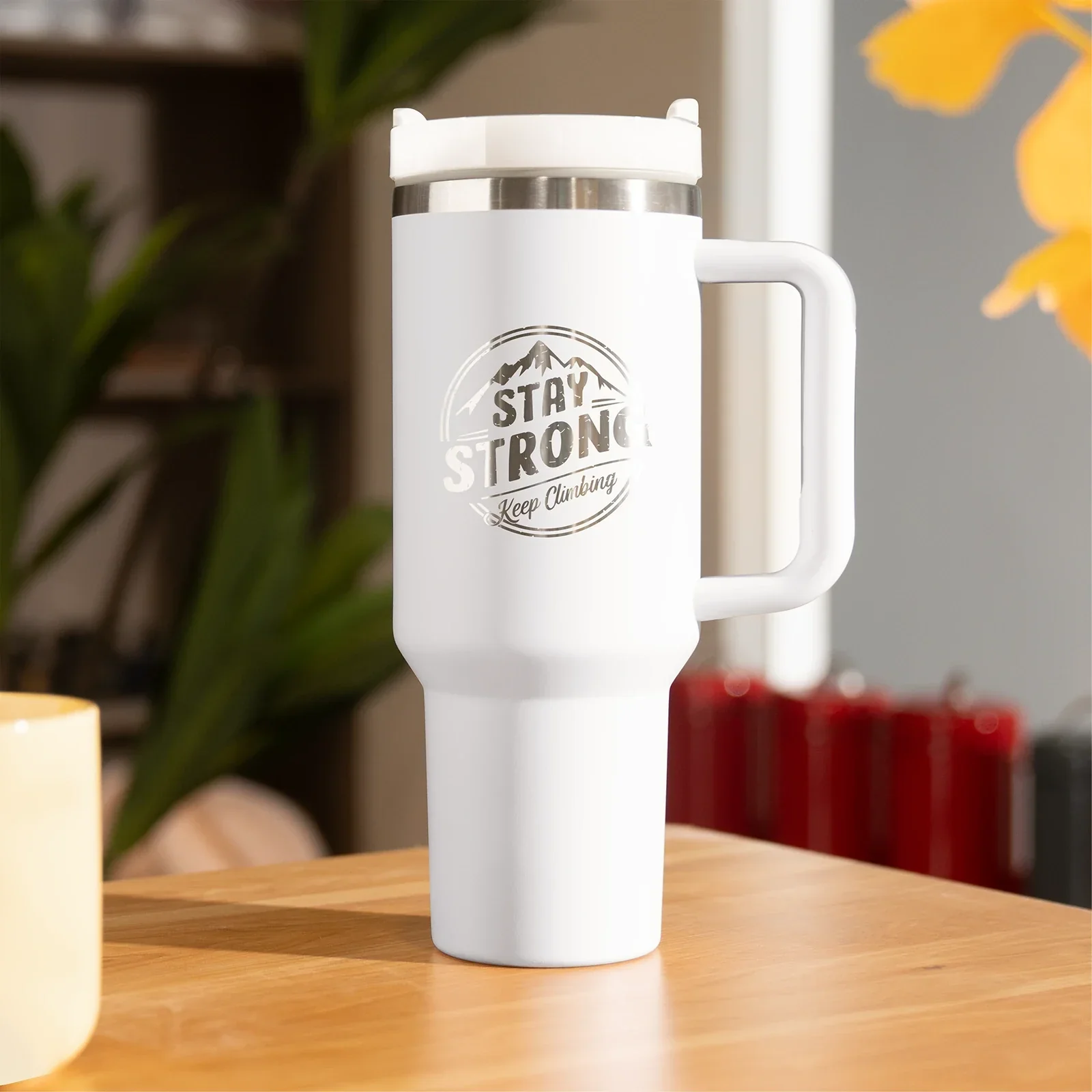 Weiß-zu-Silber Edelstahlbecher mit abnehmbarem Griff (1,2 L) - Image 2